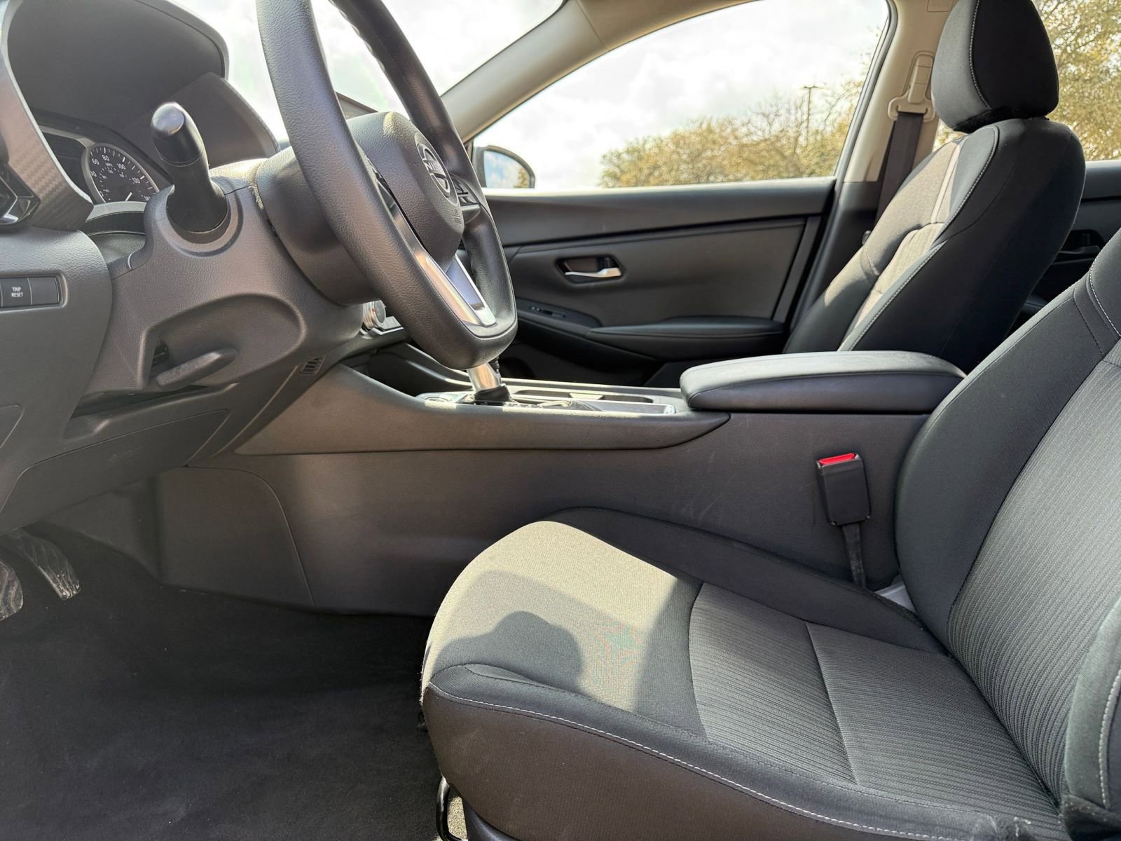 Used 2025 Nissan Sentra SV image 27