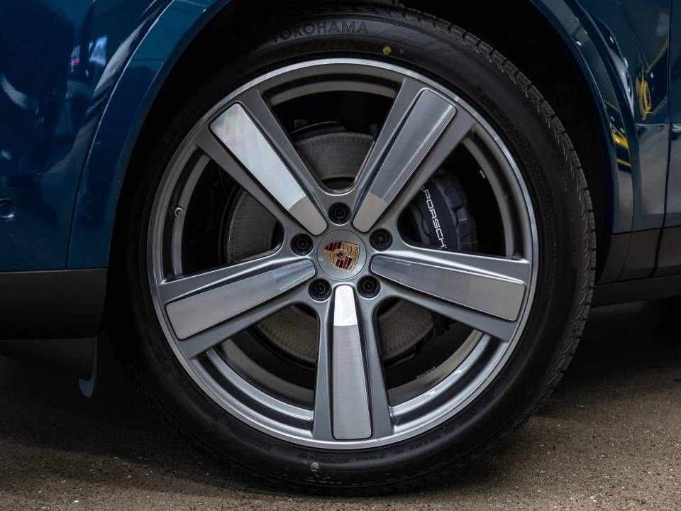 Certified 2026 Porsche Cayenne AWD/4WD image 16