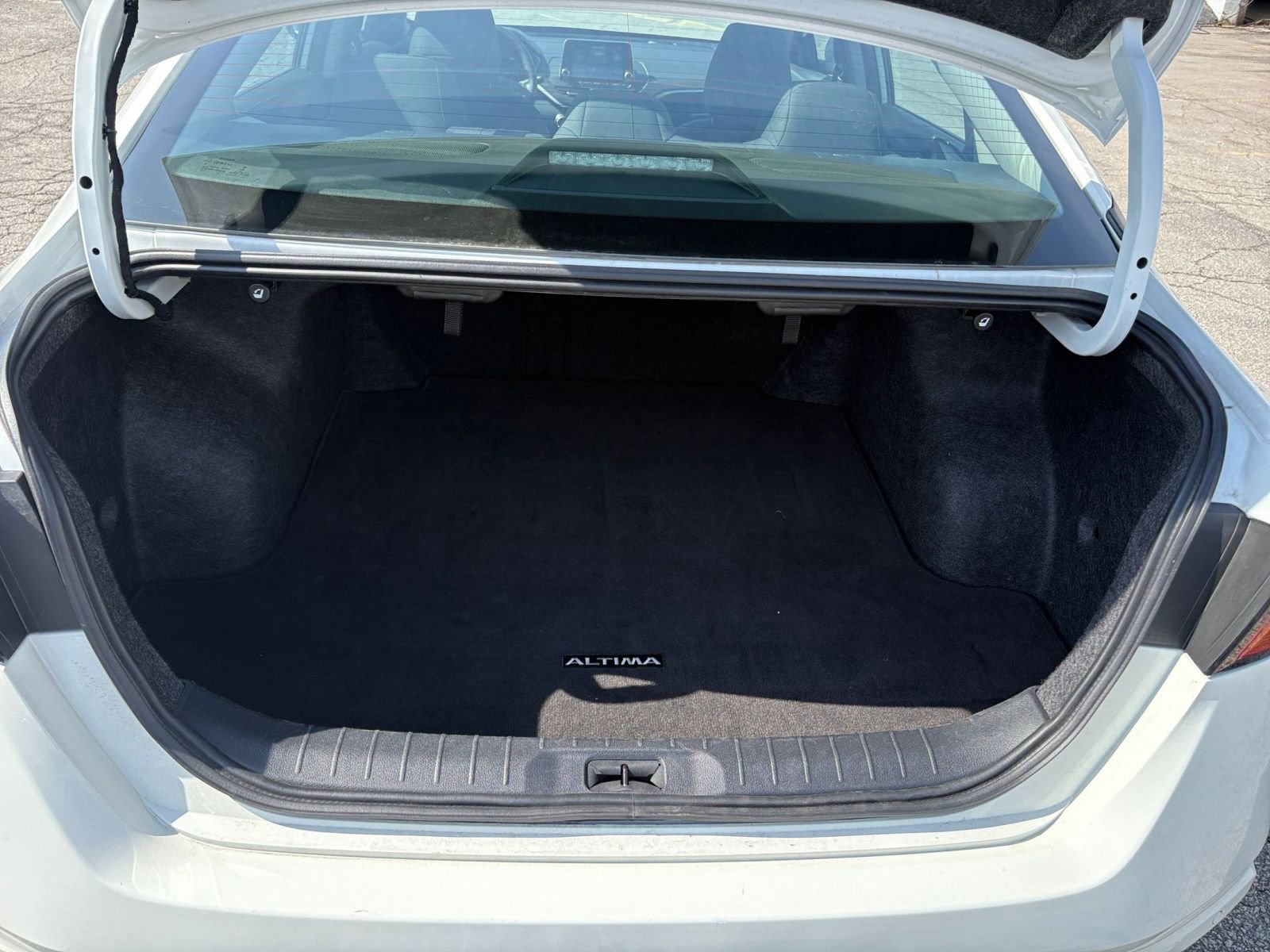 Used 2025 Nissan Altima 2.5 SV image 31