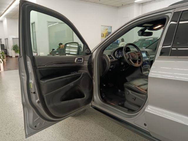 Used 2019 Jeep Grand Cherokee Limited AWD/4WD image 8