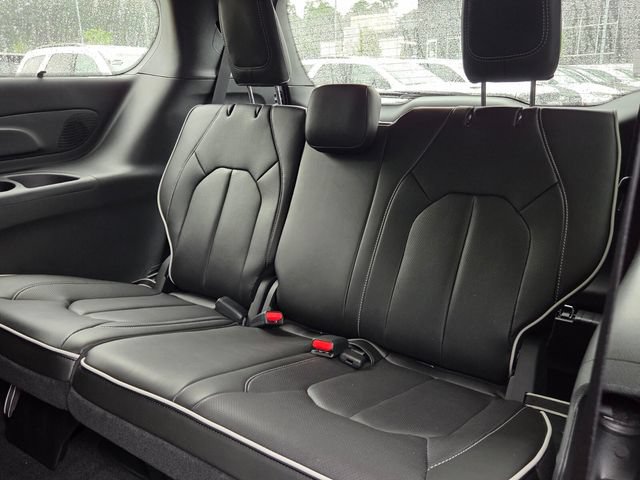 New 2027 Chrysler Pacifica Limited w/ S Appearance Package FWD image 12