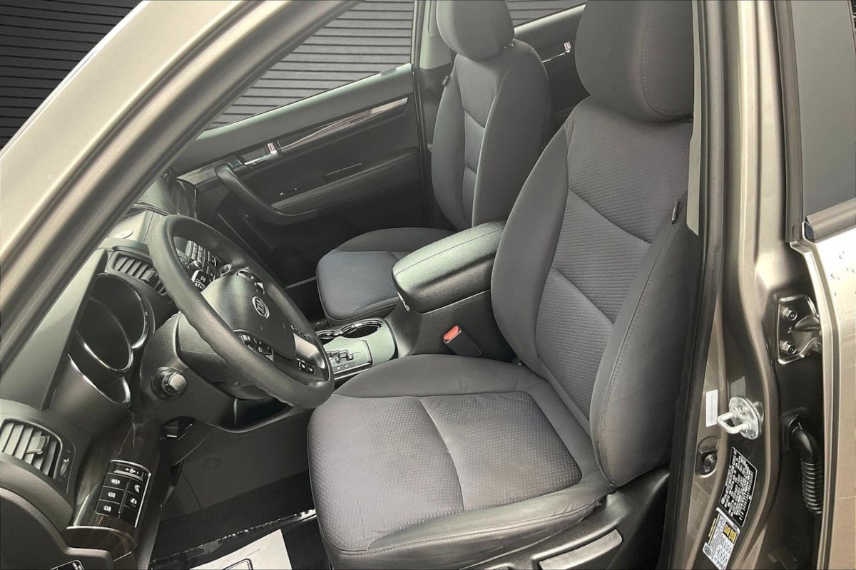 Used 2011 Kia Sorento 2WD w/ Convenience Pkg image 19