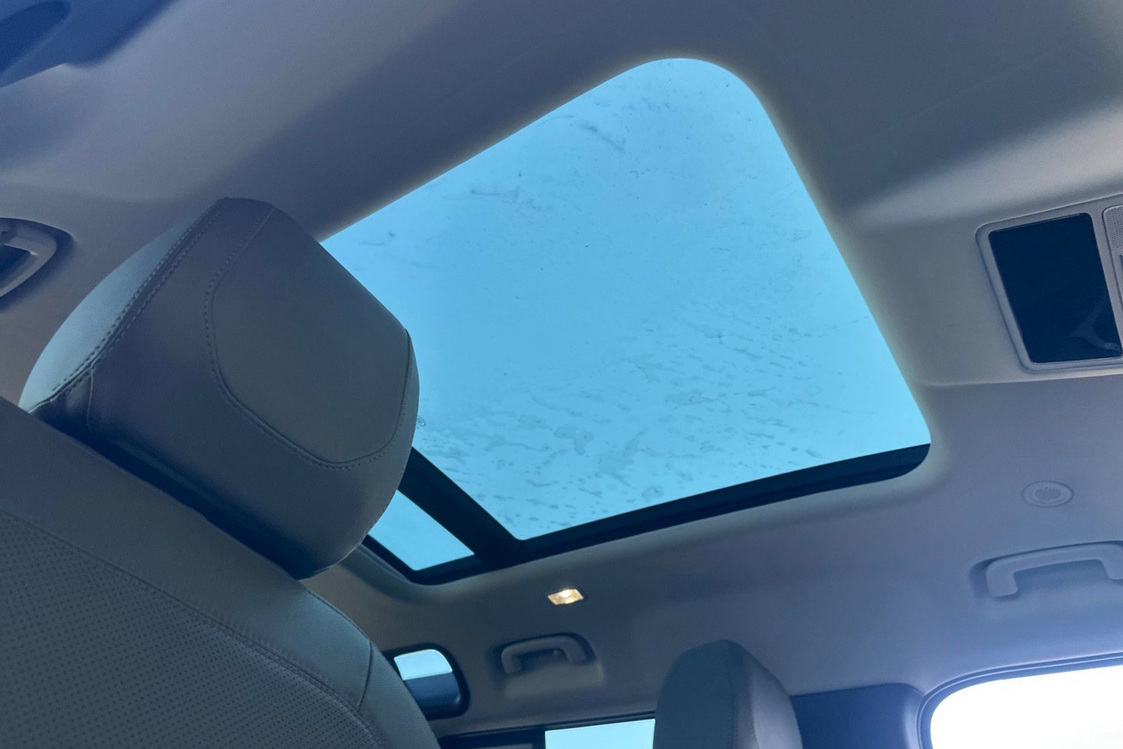 Certified 2023 Land Rover Defender 110 SE image 24