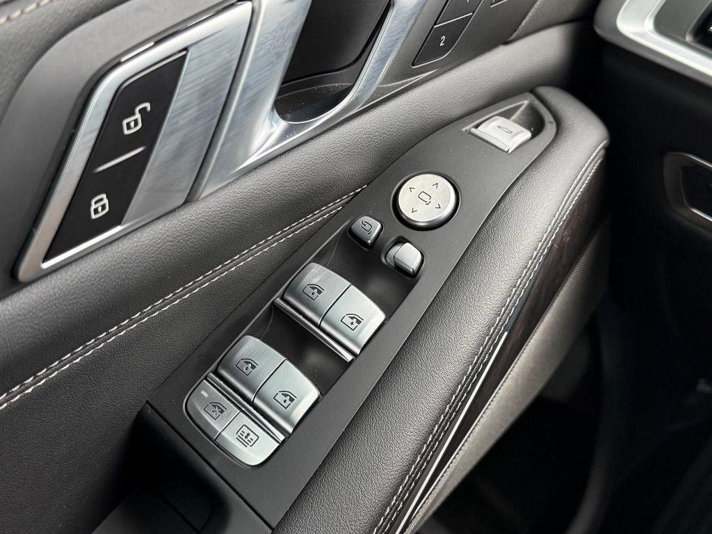 Used 2024 BMW X7 xDrive40i w/ Executive Package image 22