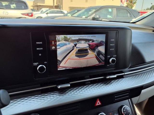 Used 2024 Kia Carnival LX image 19