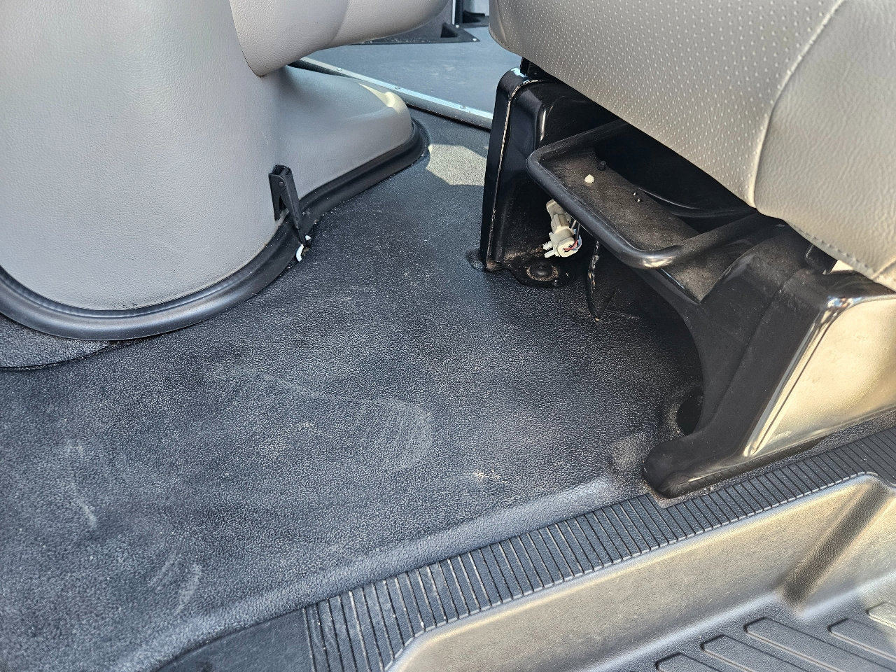 Used 2013 Ford E-350 and Econoline 350 Extended Super Duty w/ PWR Group image 15