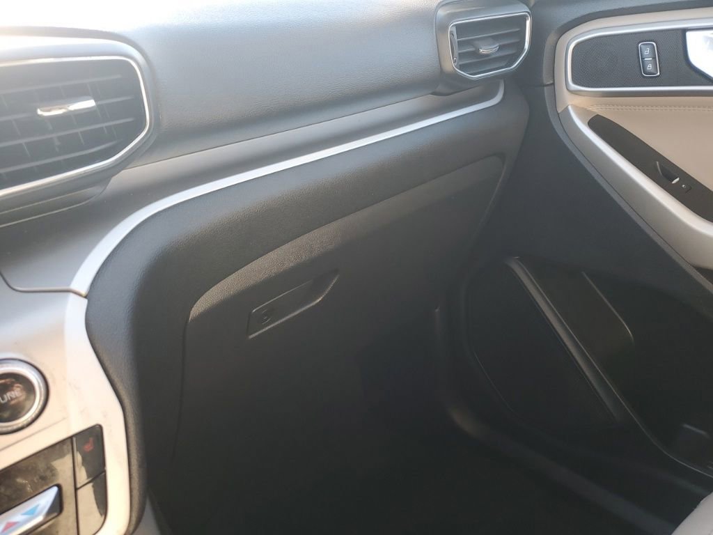 Used 2021 Ford Explorer XLT w/ Equipment Group 202A image 18