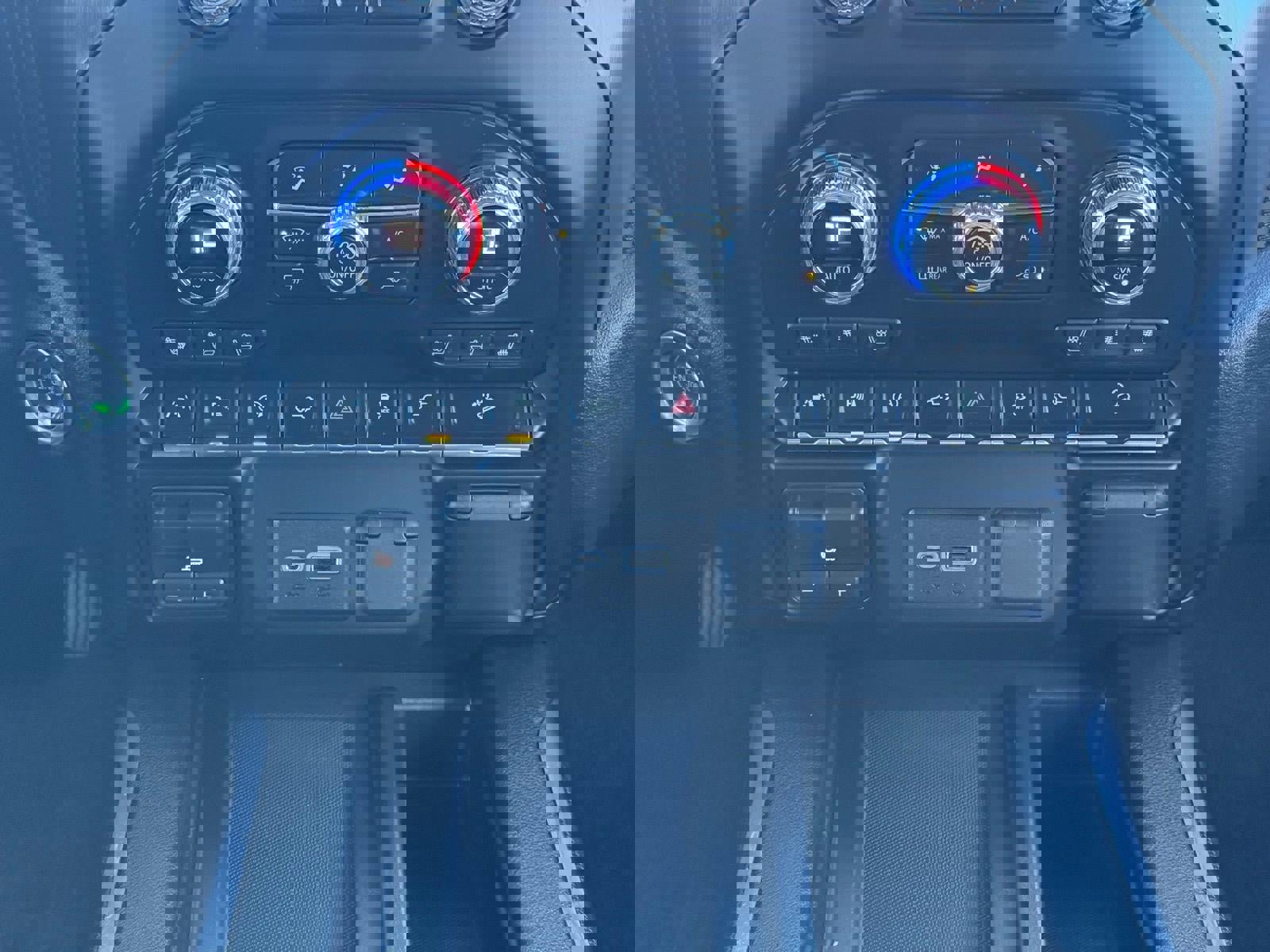 Used 2019 GMC Sierra 1500 AT4 w/ AT4 Premium Package image 12