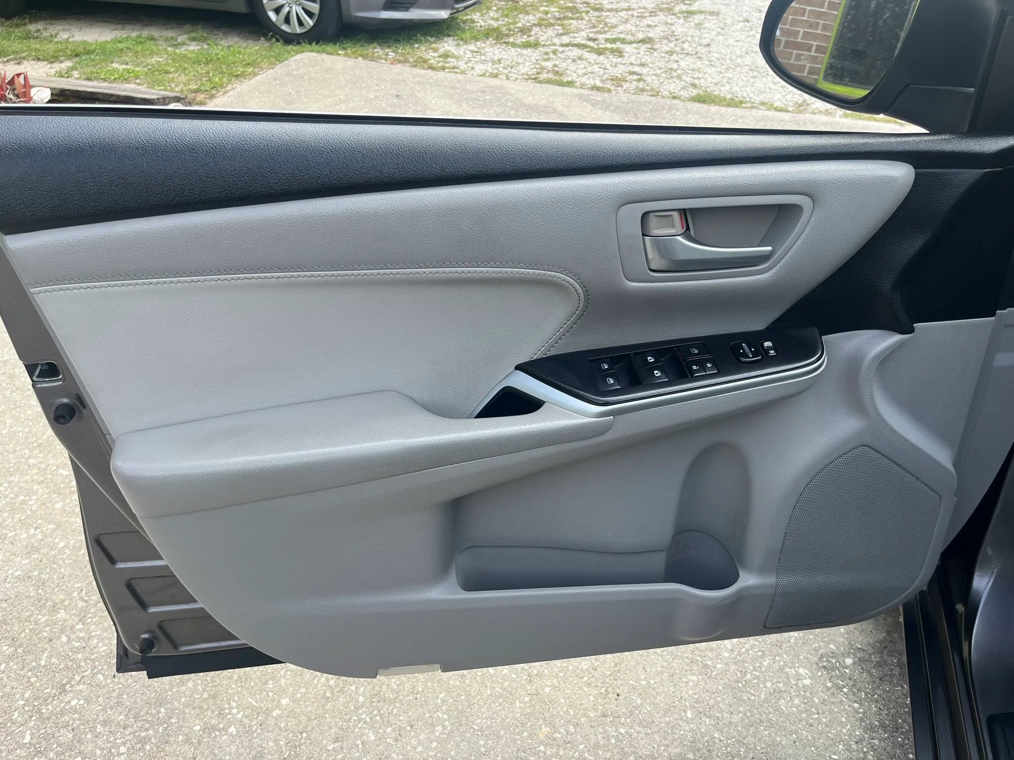 Used 2015 Toyota Camry XLE FWD image 31