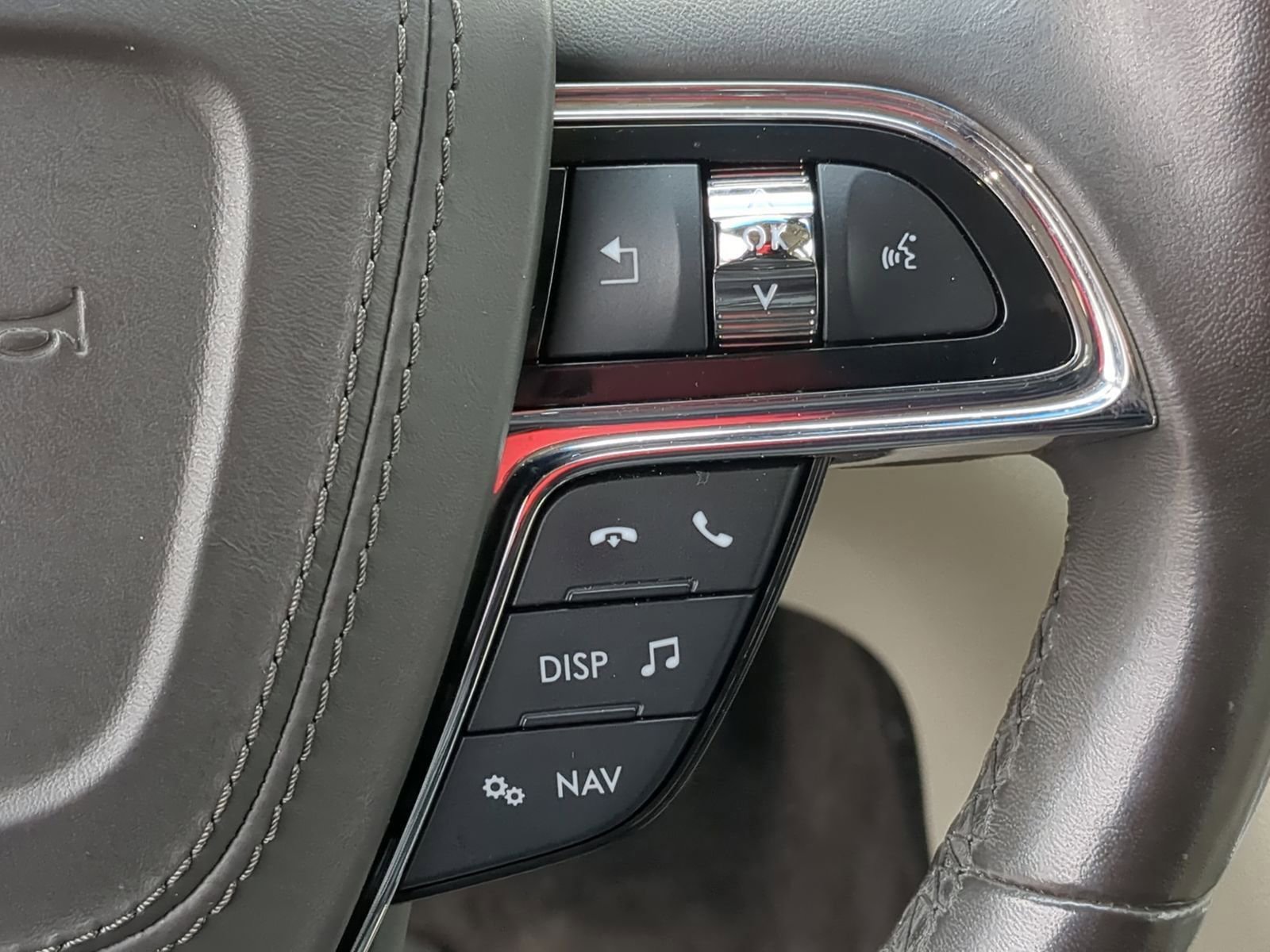 Used 2017 Lincoln Continental Reserve w/ Climate Package image 30