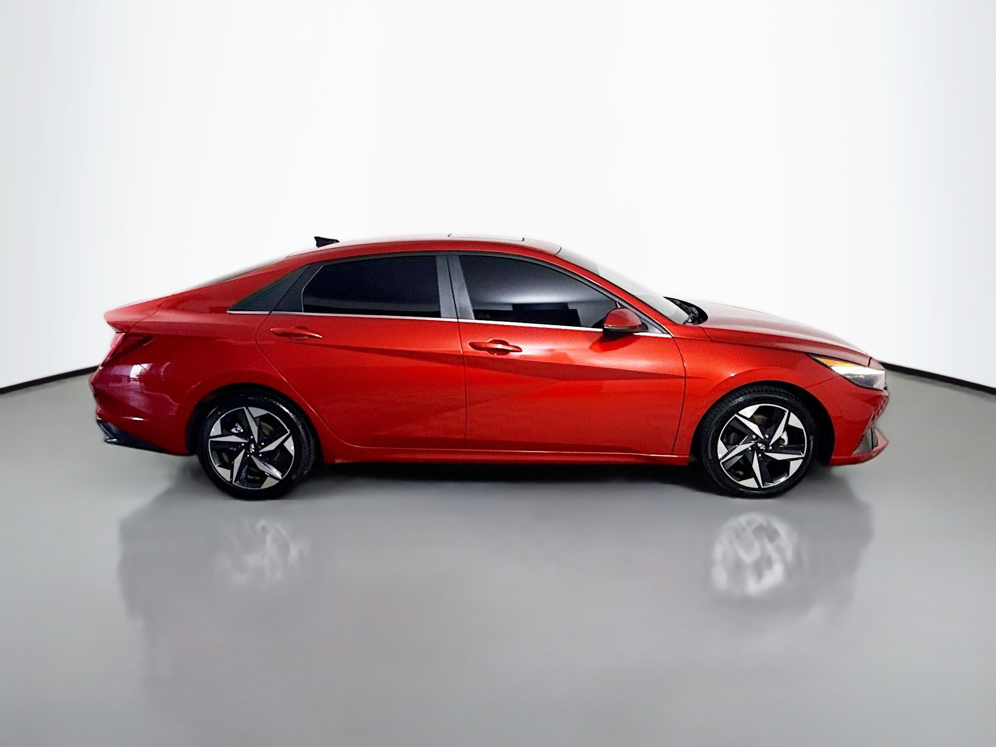 Used 2021 Hyundai Elantra Limited image 11