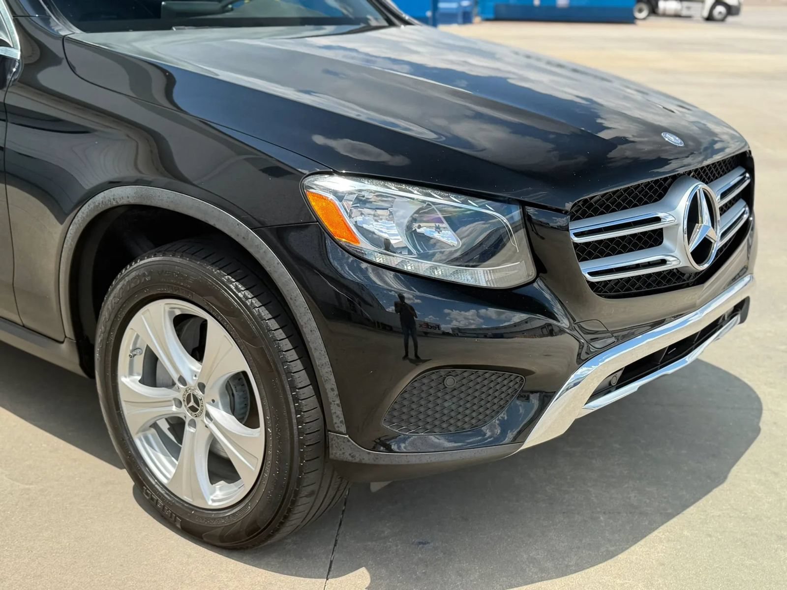 Used 2017 Mercedes-Benz GLC 300 w/ Premium 2 Package image 5