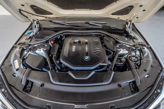 Used 2017 BMW 740i RWD image 17