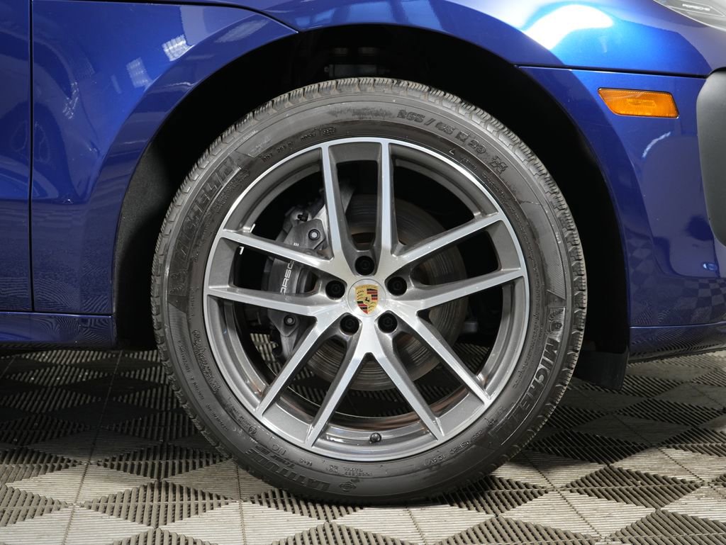 Certified 2024 Porsche Macan image 16