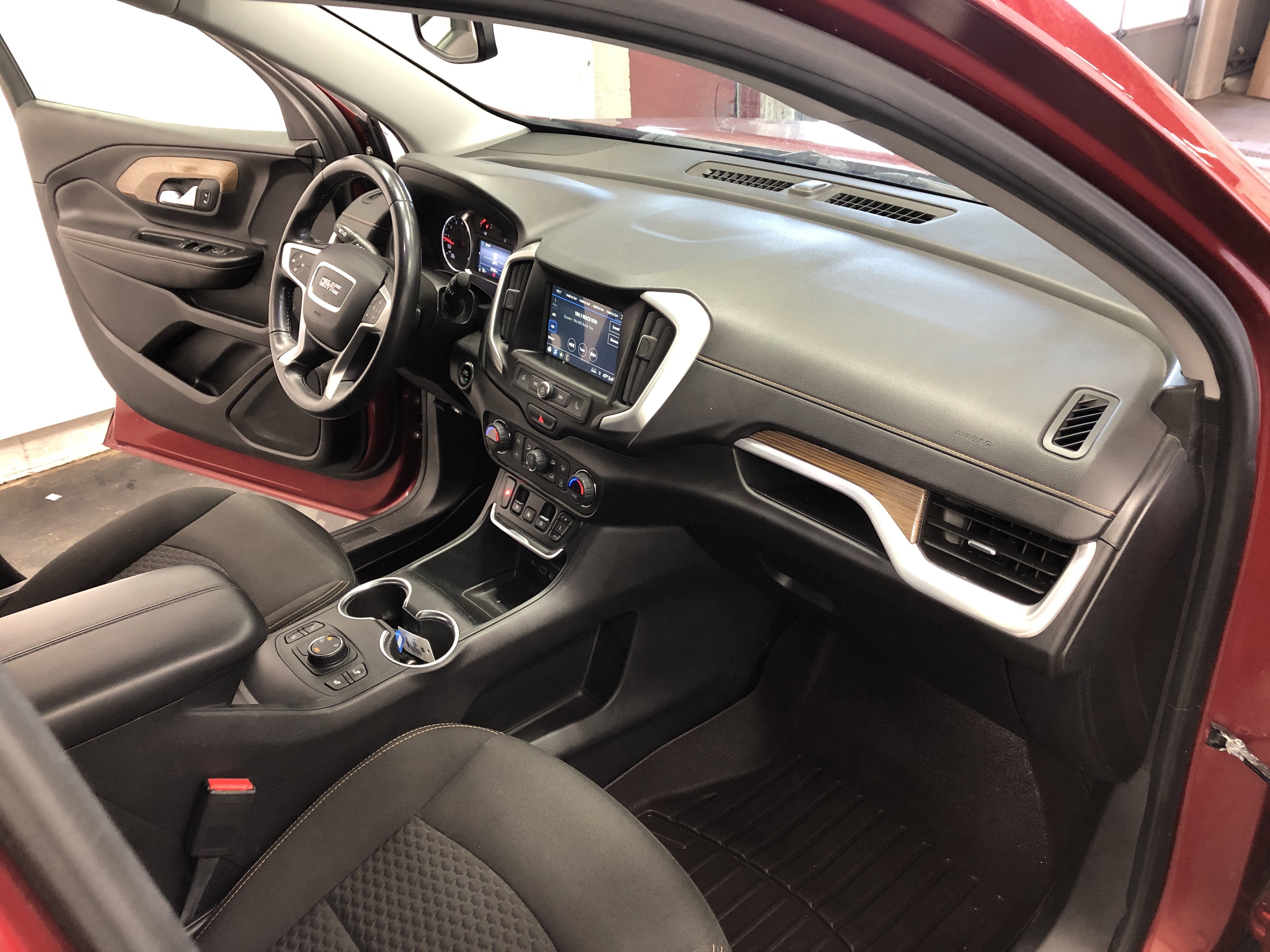 Used 2019 GMC Terrain SLE w/ Driver Convenience Package image 14