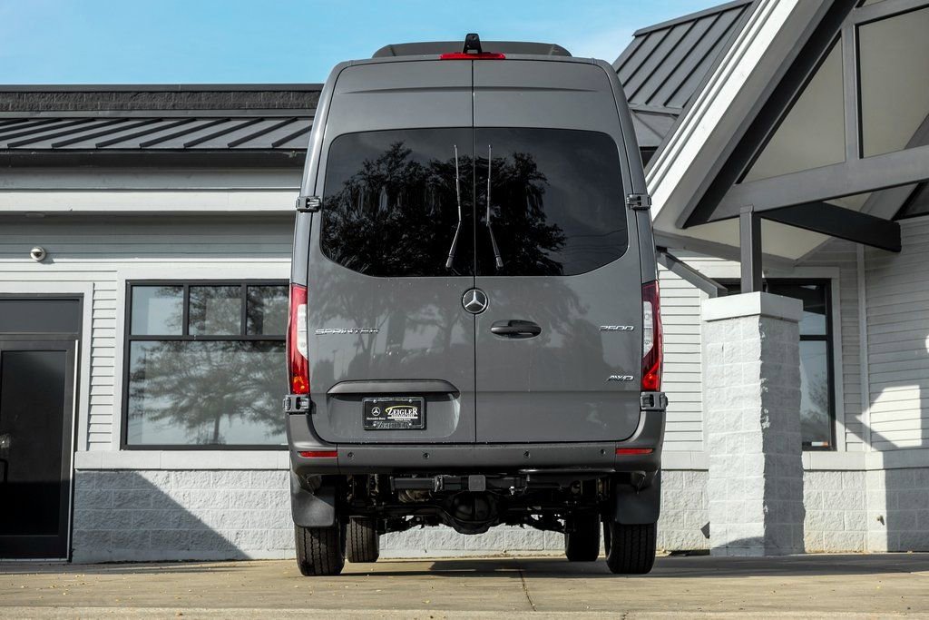 Used 2025 Mercedes-Benz Sprinter 2500 image 8