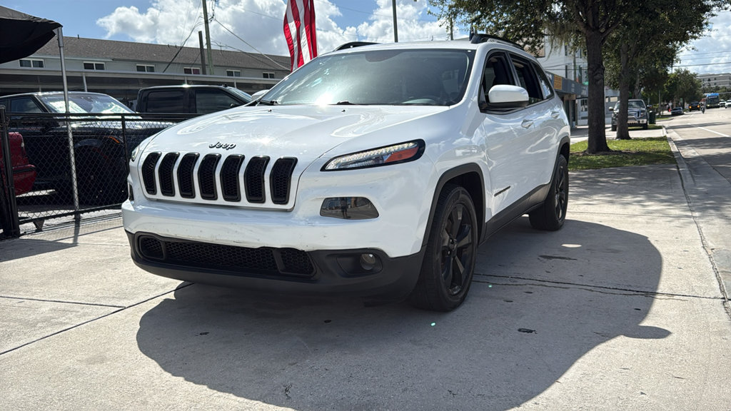 Used 2018 Jeep Cherokee Latitude FWD image 10