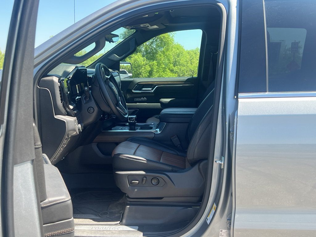 Used 2025 Chevrolet Silverado 1500 High Country AWD/4WD image 13