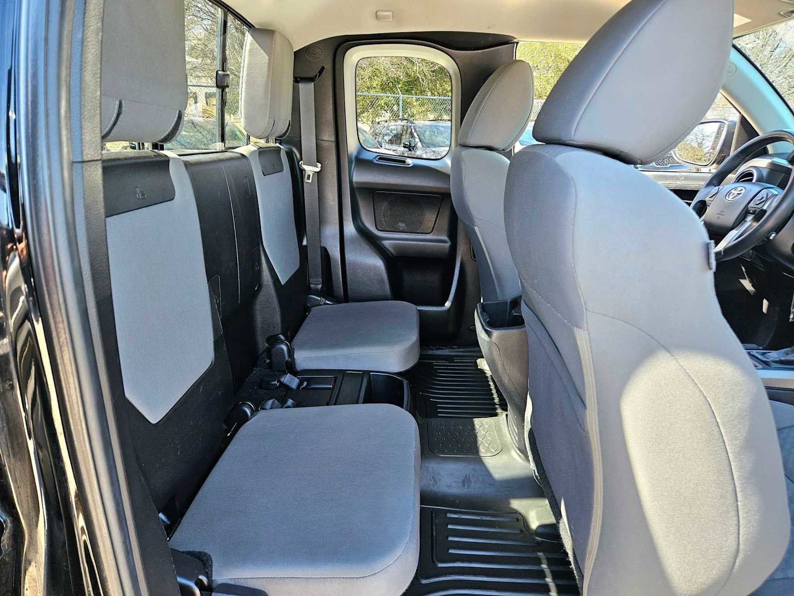 Used 2022 Toyota Tacoma SR5 w/ SR5 Appearance Package (SM) image 17