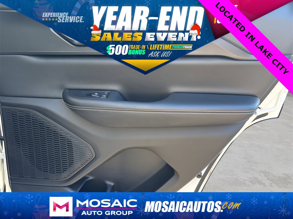 Used 2024 Jeep Grand Cherokee Altitude image 12