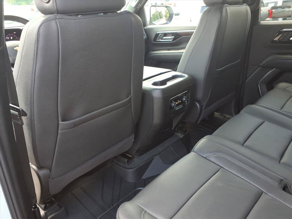 Used 2025 Chevrolet Suburban LT AWD/4WD image 16