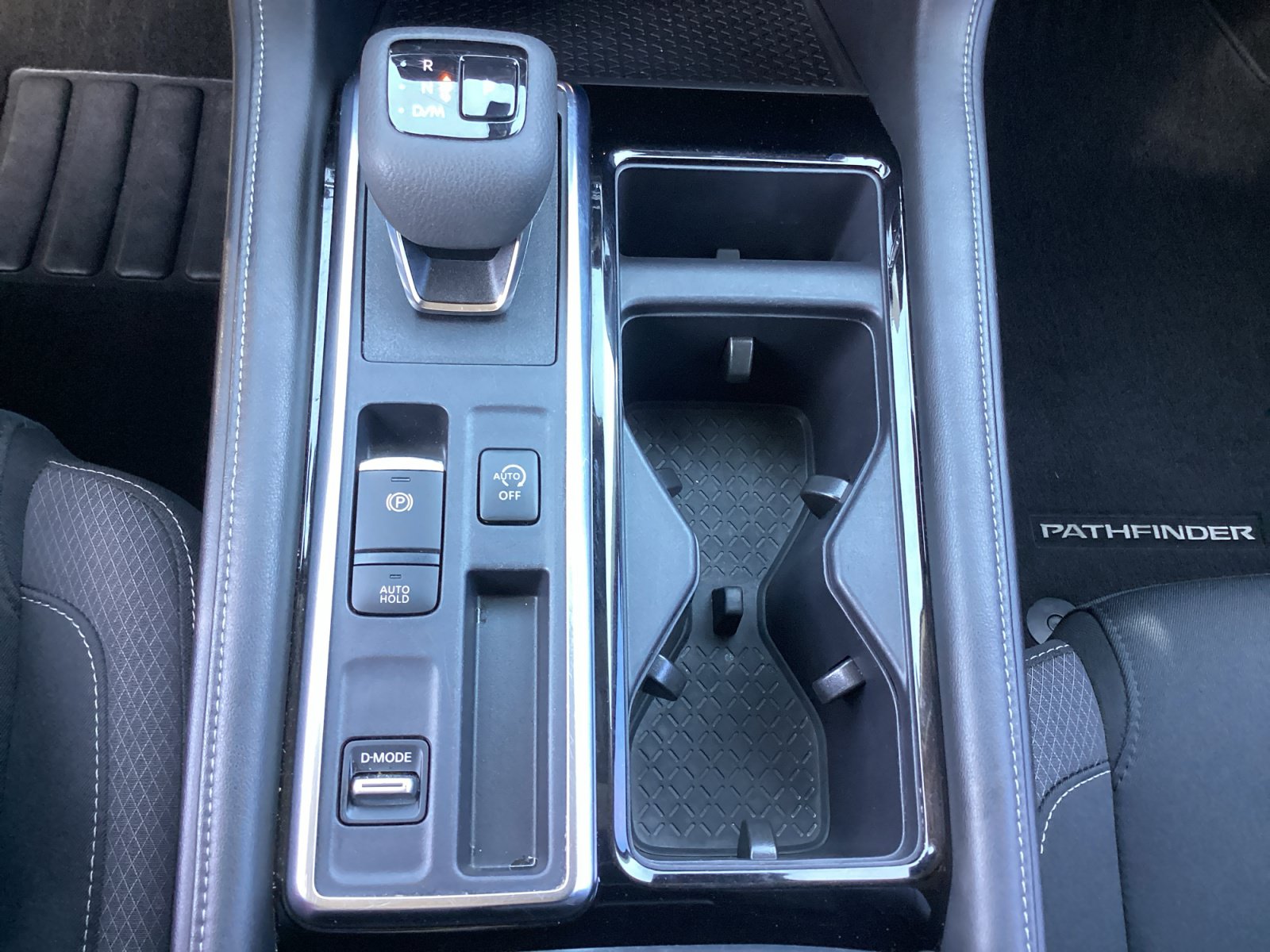 Used 2024 Nissan Pathfinder SV FWD image 25