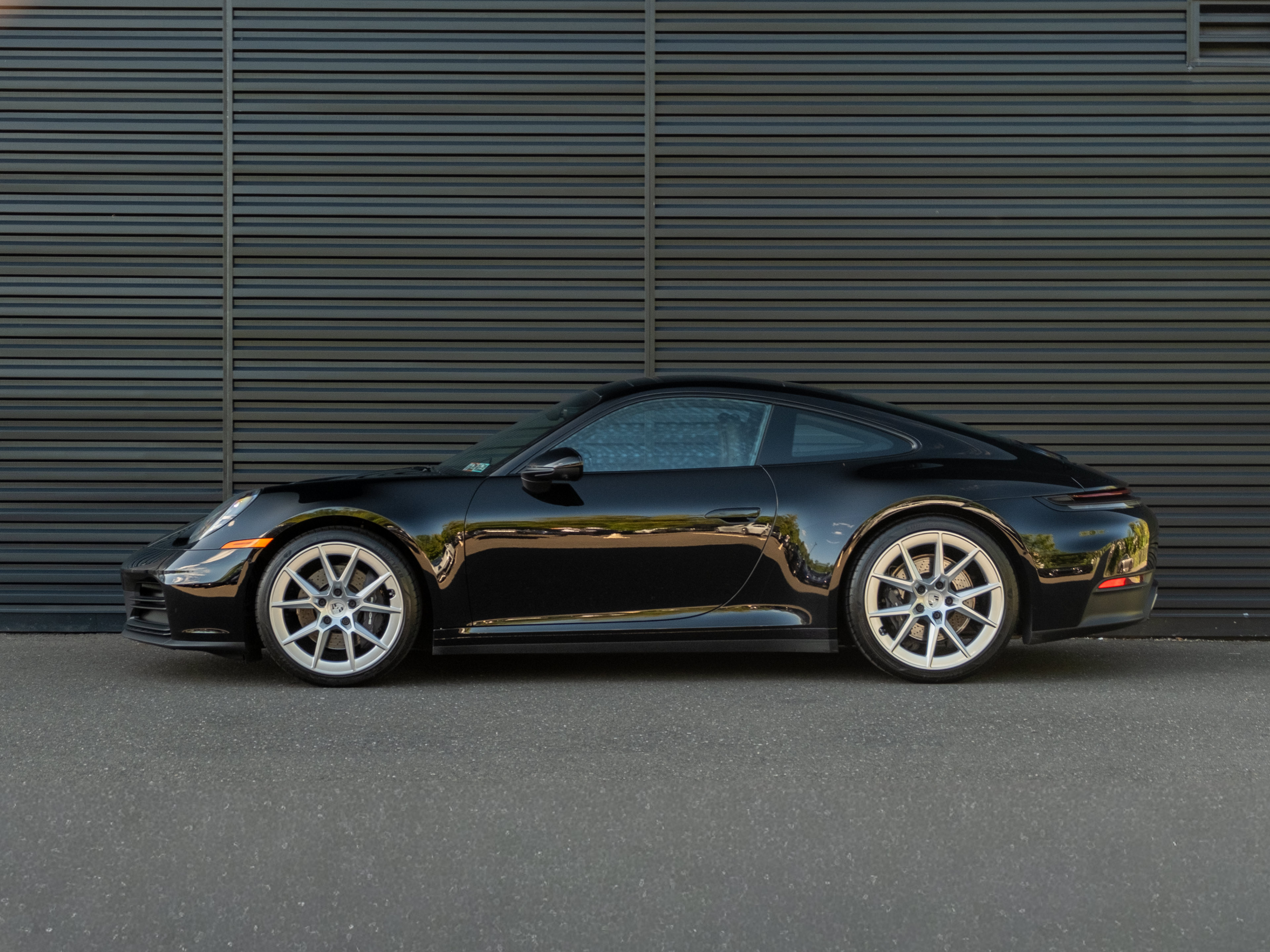 Certified 2025 Porsche 911 Carrera RWD image 2