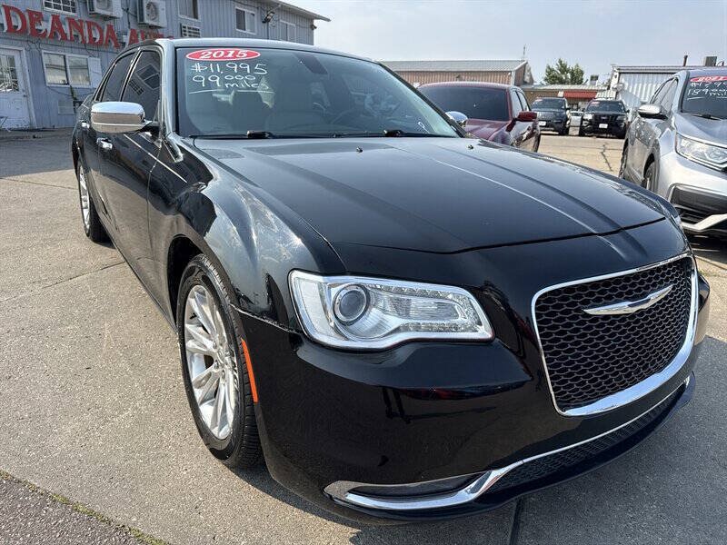 Used 2015 Chrysler 300 C RWD image 11