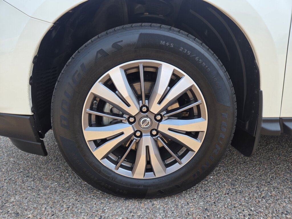 Used 2018 Nissan Pathfinder SV w/ Cargo Package AWD/4WD image 16