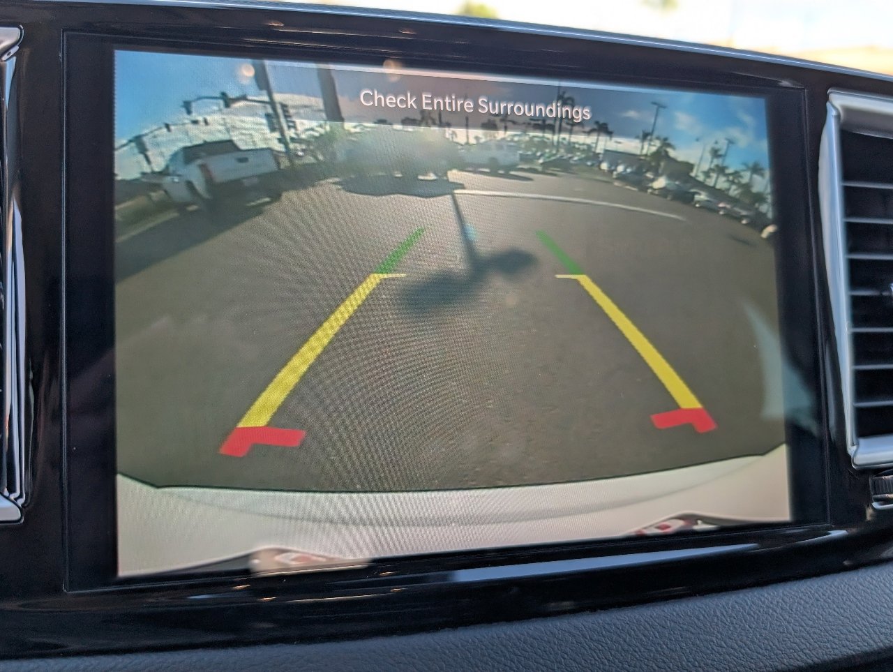 Used 2024 Chrysler Pacifica Touring-L image 7