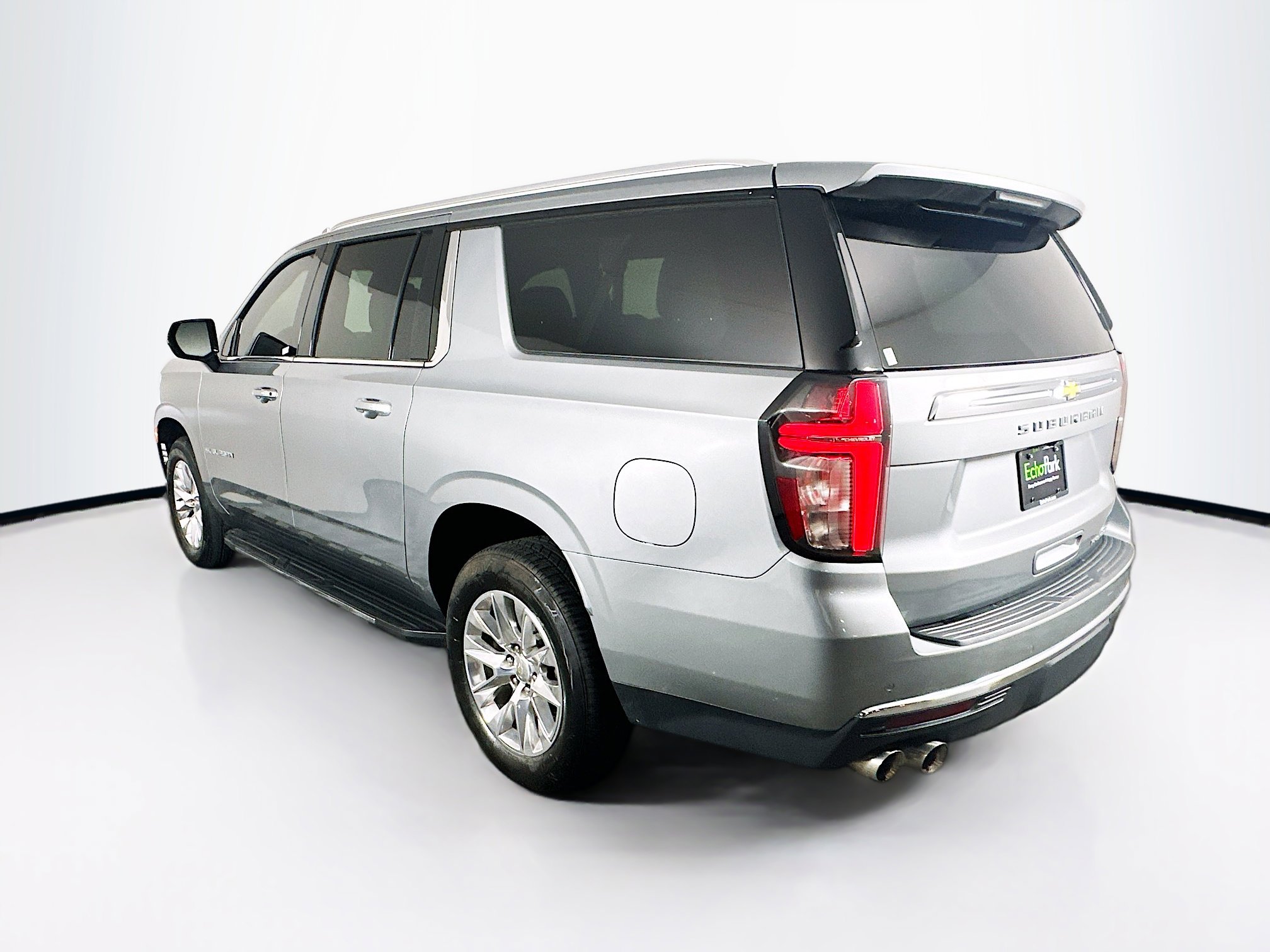 Used 2024 Chevrolet Suburban Premier RWD image 5