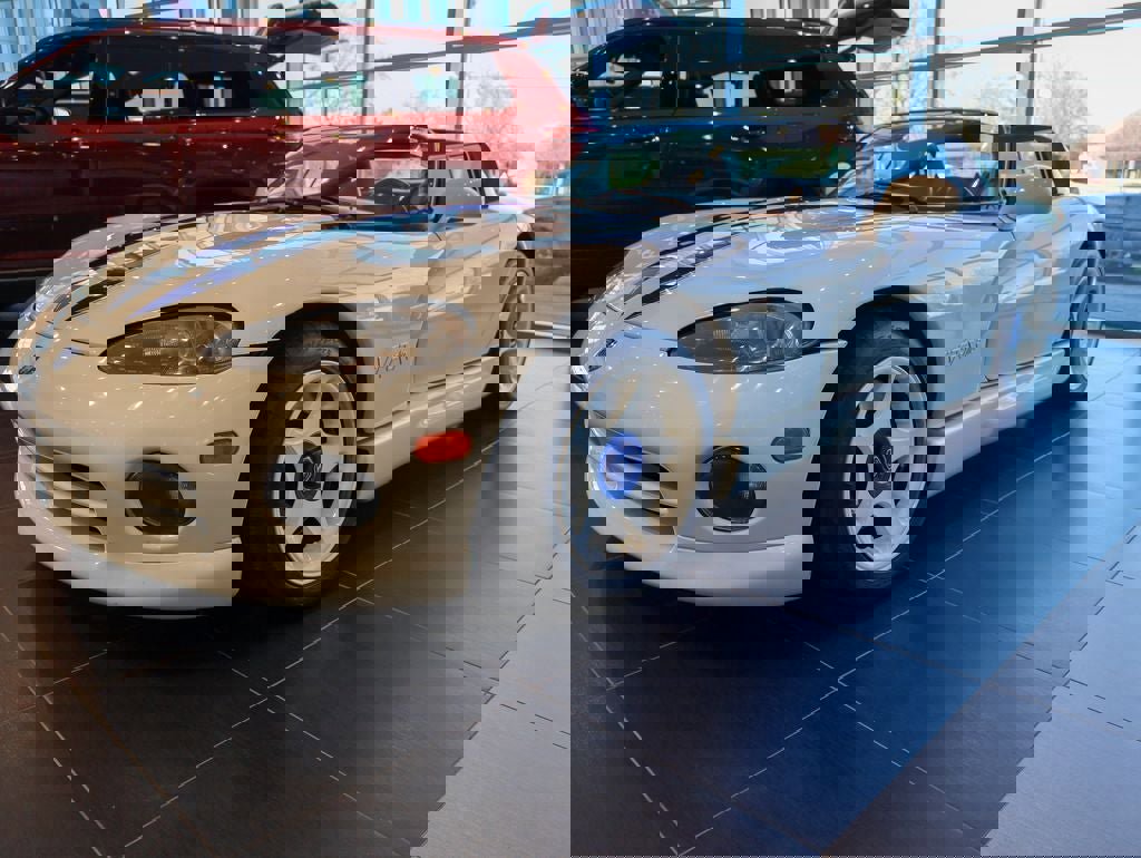 Used 1996 Dodge Viper RT/10 image 3