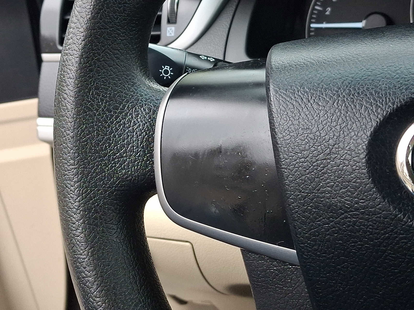 Used 2012 Toyota Camry L image 21