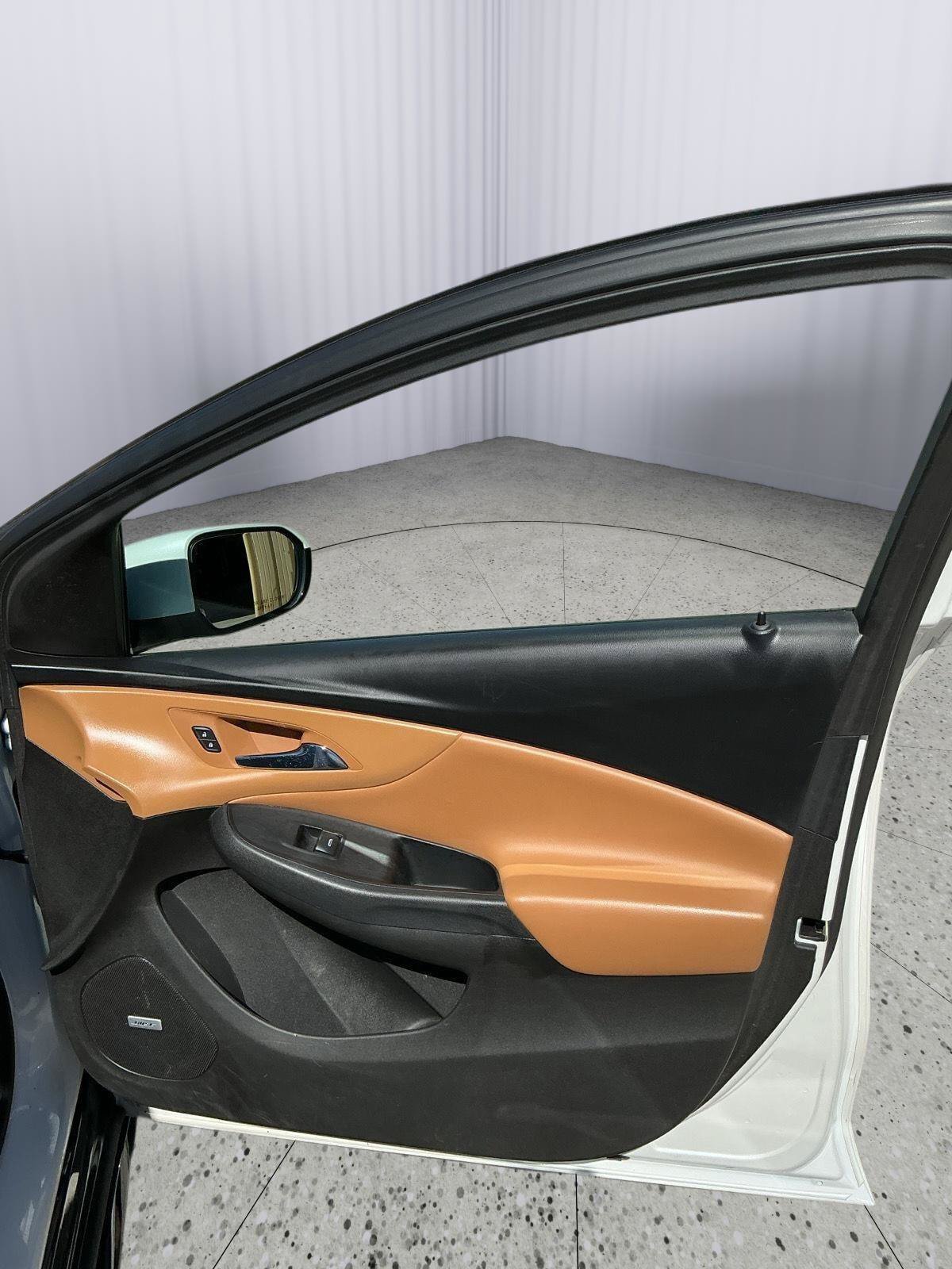 Used 2018 Chevrolet Volt Premier w/ Driver Confidence Package FWD image 25