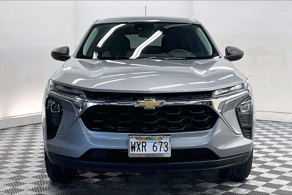 Used 2024 Chevrolet Trax LS w/ Driver Confidence Package FWD image 2