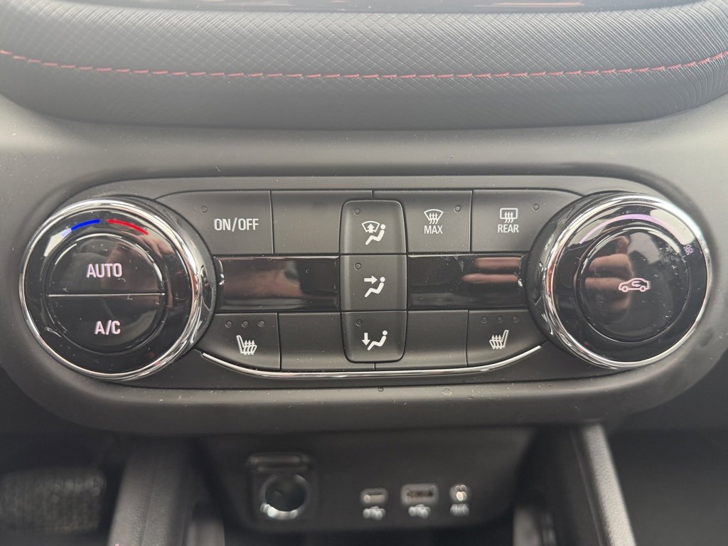 Used 2023 Chevrolet TrailBlazer RS w/ Sun and Liftgate Package image 31