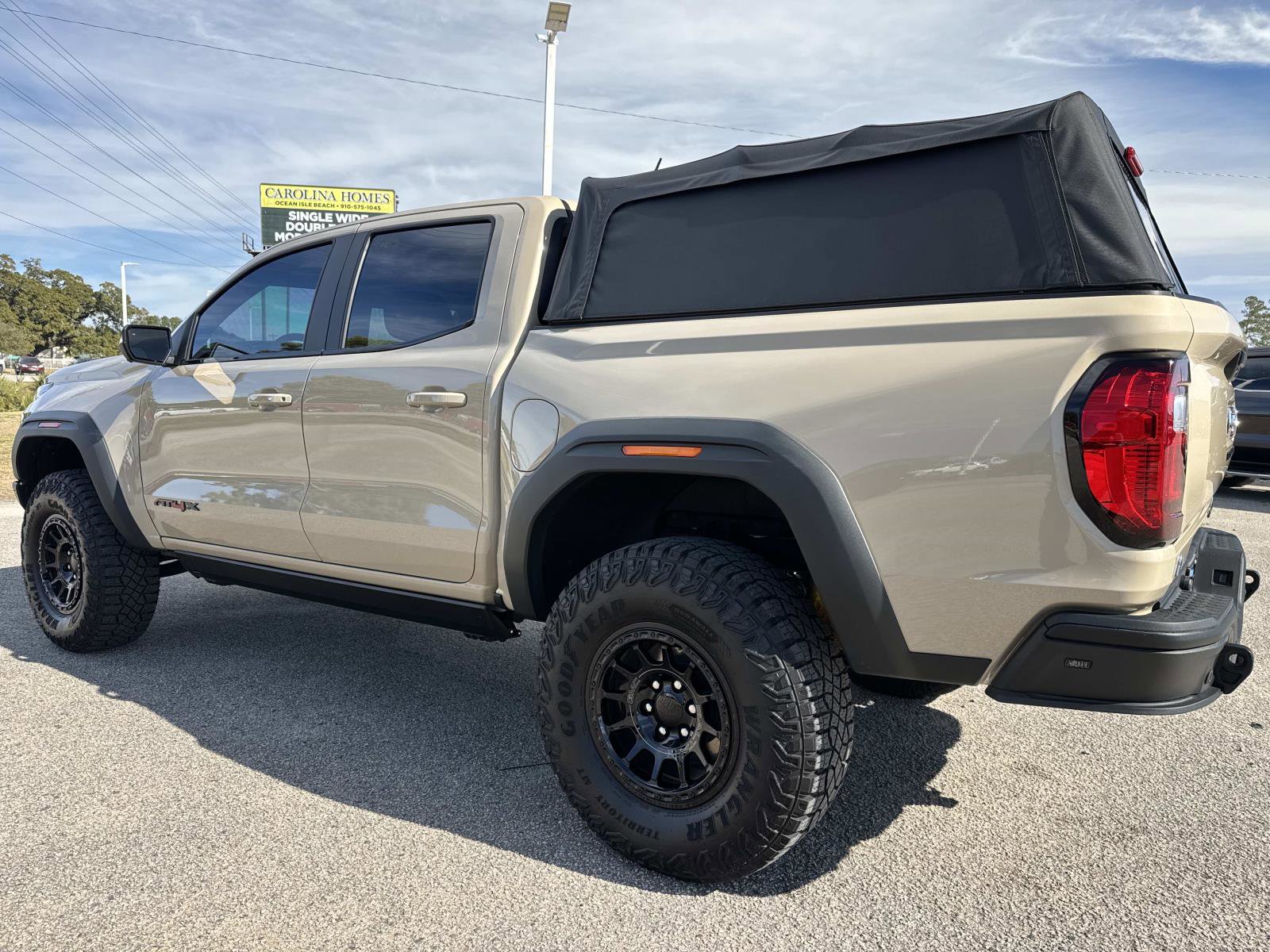 Certified 2024 GMC Canyon AT4X w/ AT4X AEV Edition AWD/4WD image 6