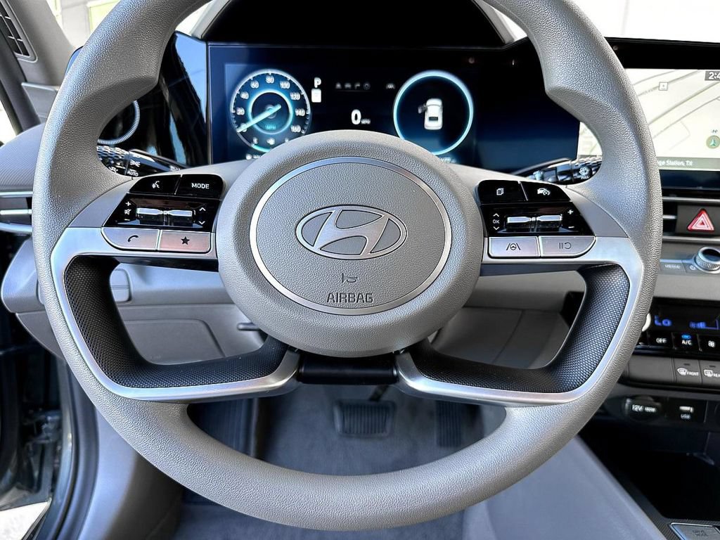 Used 2024 Hyundai Elantra SEL FWD image 14