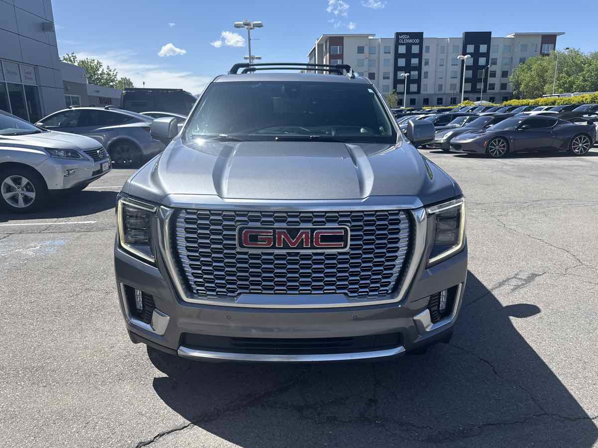 Used 2021 GMC Yukon Denali w/ Denali Ultimate Package AWD/4WD image 3