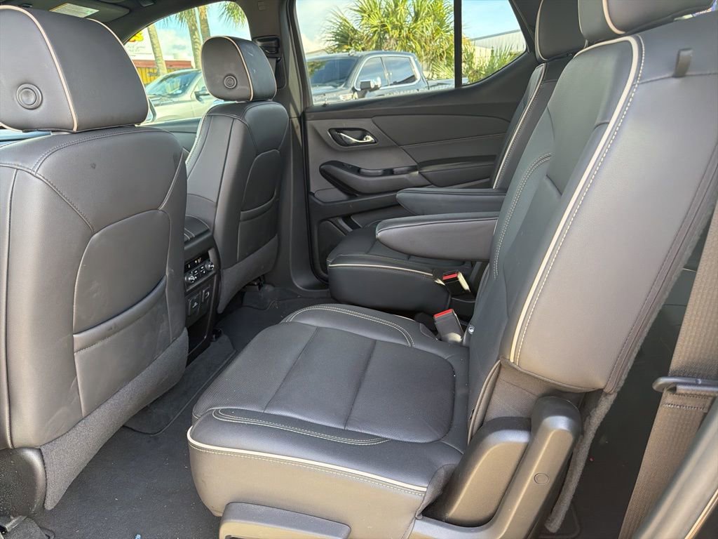 Used 2023 Chevrolet Traverse Premier FWD image 11