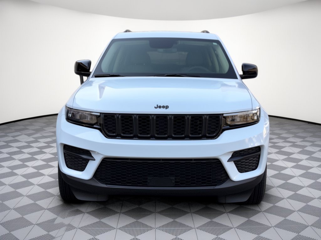 Used 2024 Jeep Grand Cherokee Altitude AWD/4WD image 6