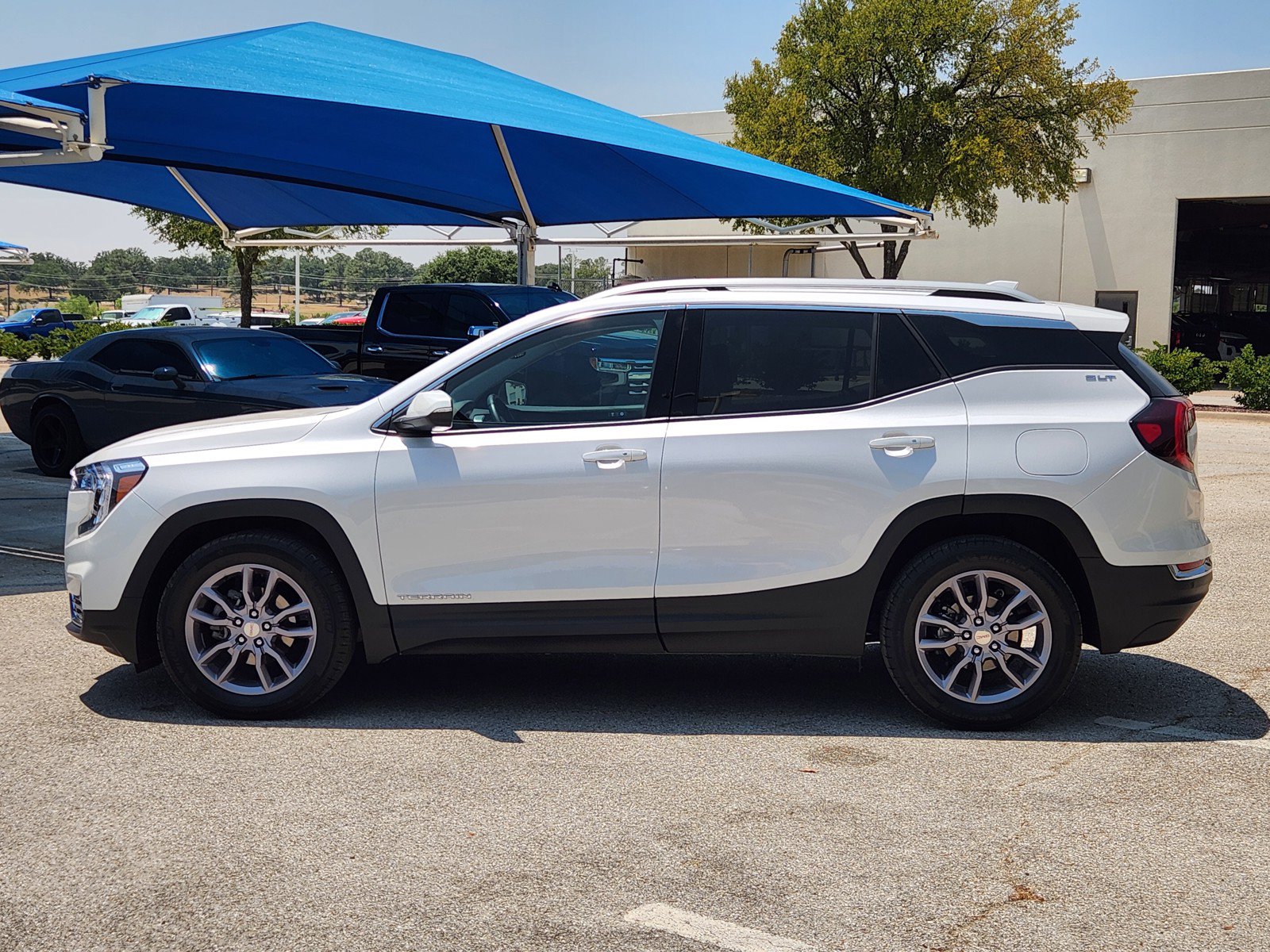 Used 2023 GMC Terrain SLT w/ LPO, Floor Liner Package FWD image 3