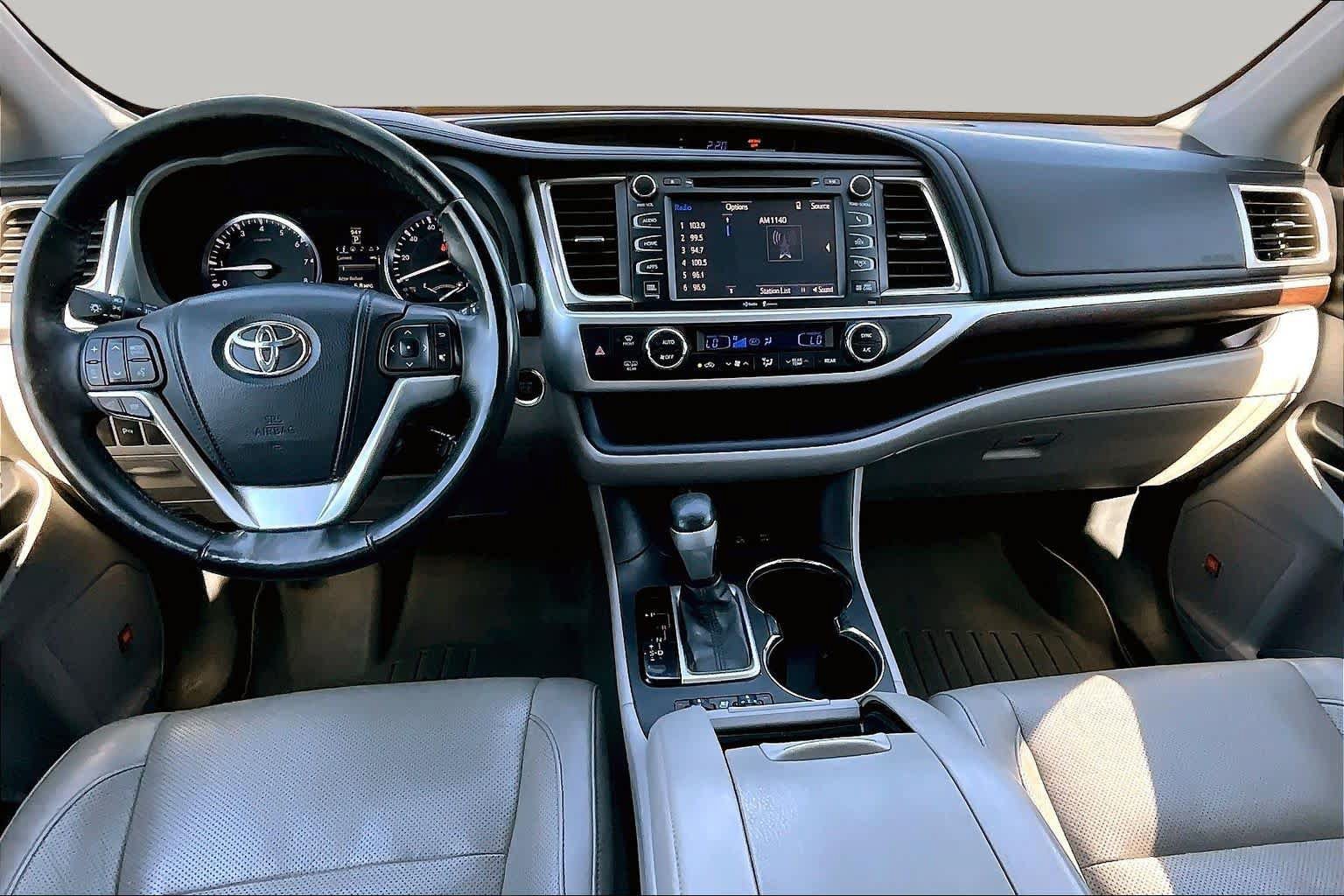 Used 2015 Toyota Highlander Limited AWD/4WD image 15