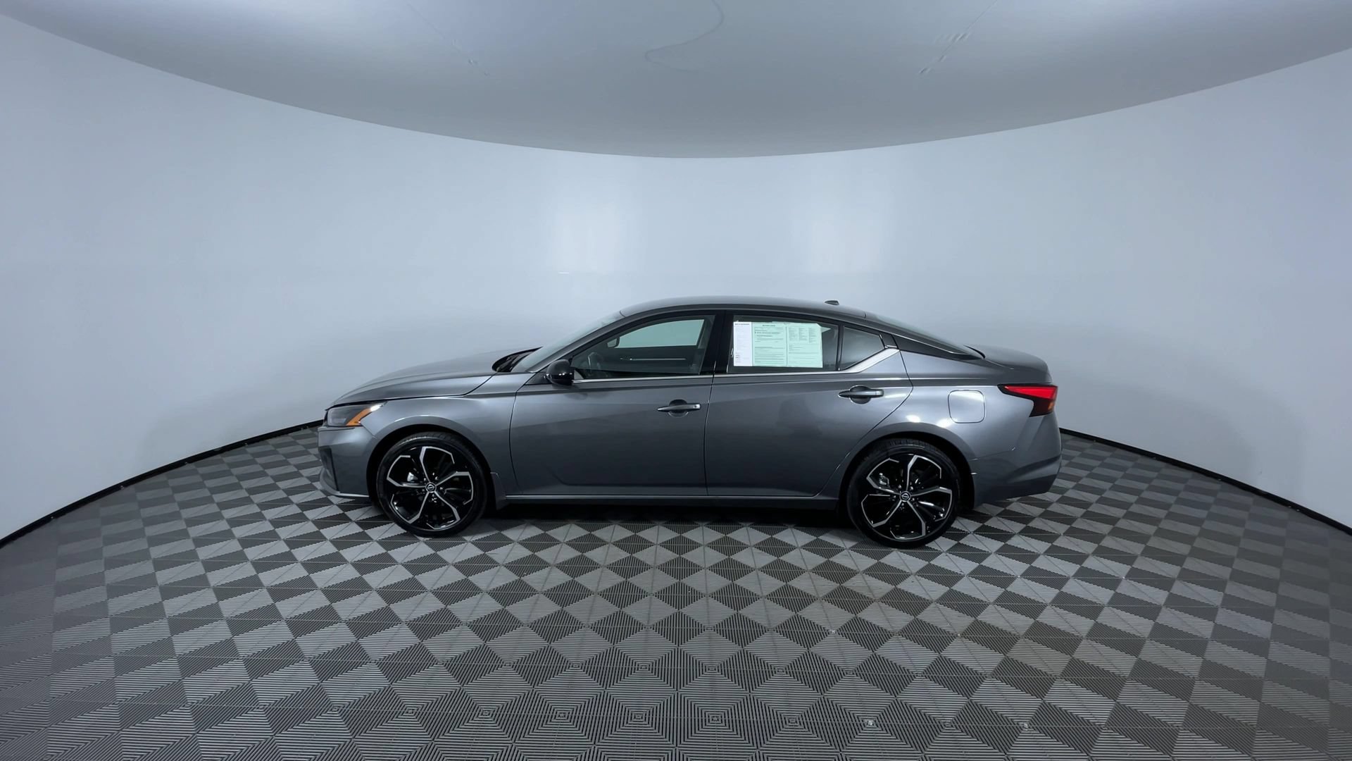 Used 2025 Nissan Altima 2.5 SR AWD/4WD image 5