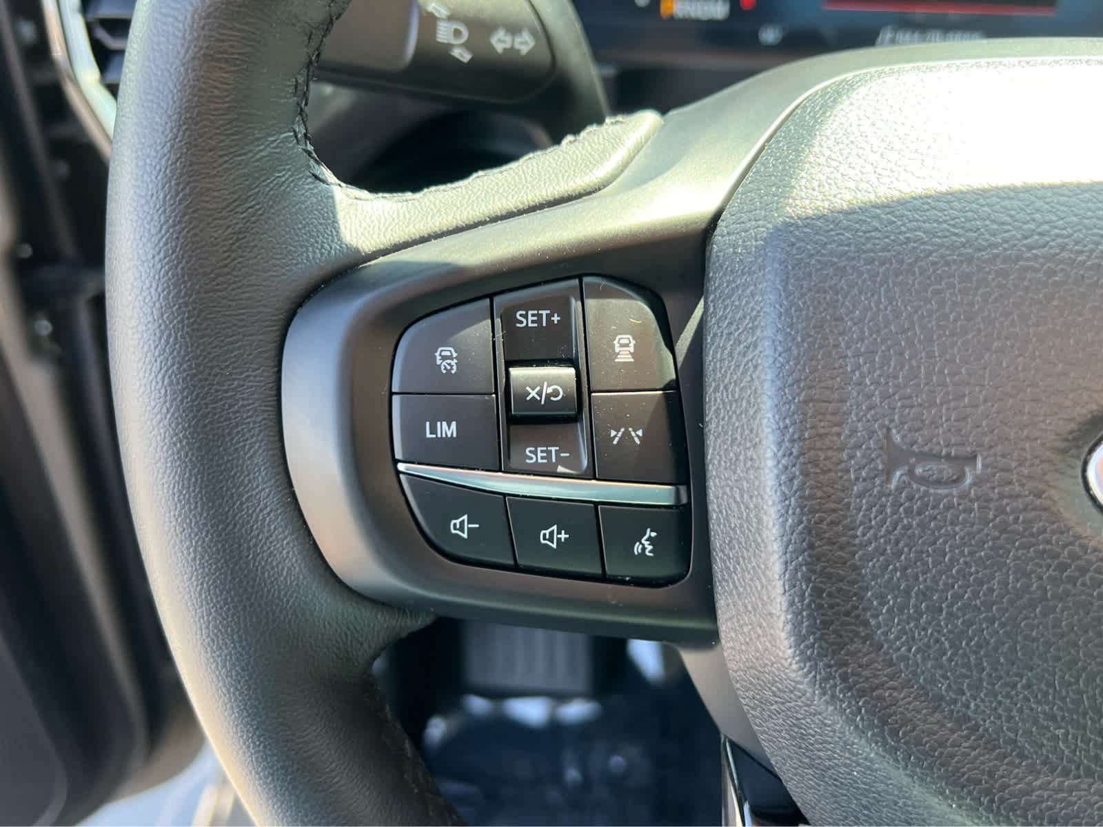Used 2025 Ford Ranger Lariat w/ FX4 Off-Road Package AWD/4WD image 32
