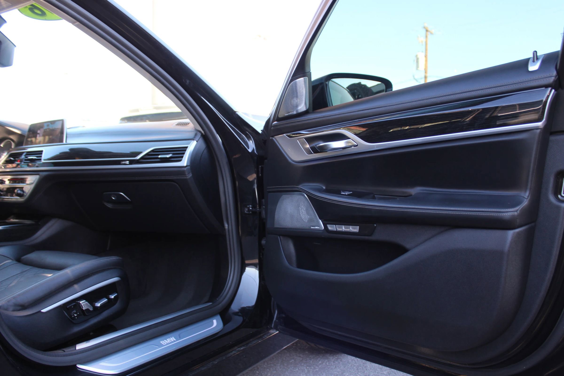 Used 2016 BMW 750i RWD image 8