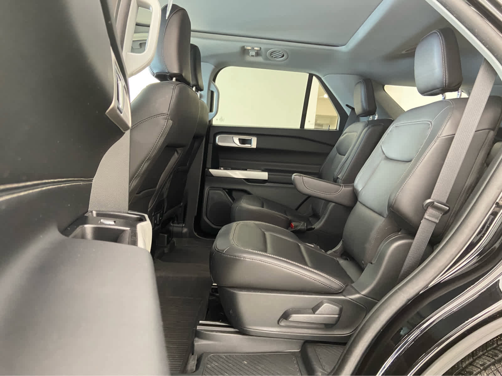 Used 2023 Ford Explorer XLT w/ Equipment Group 202A image 15