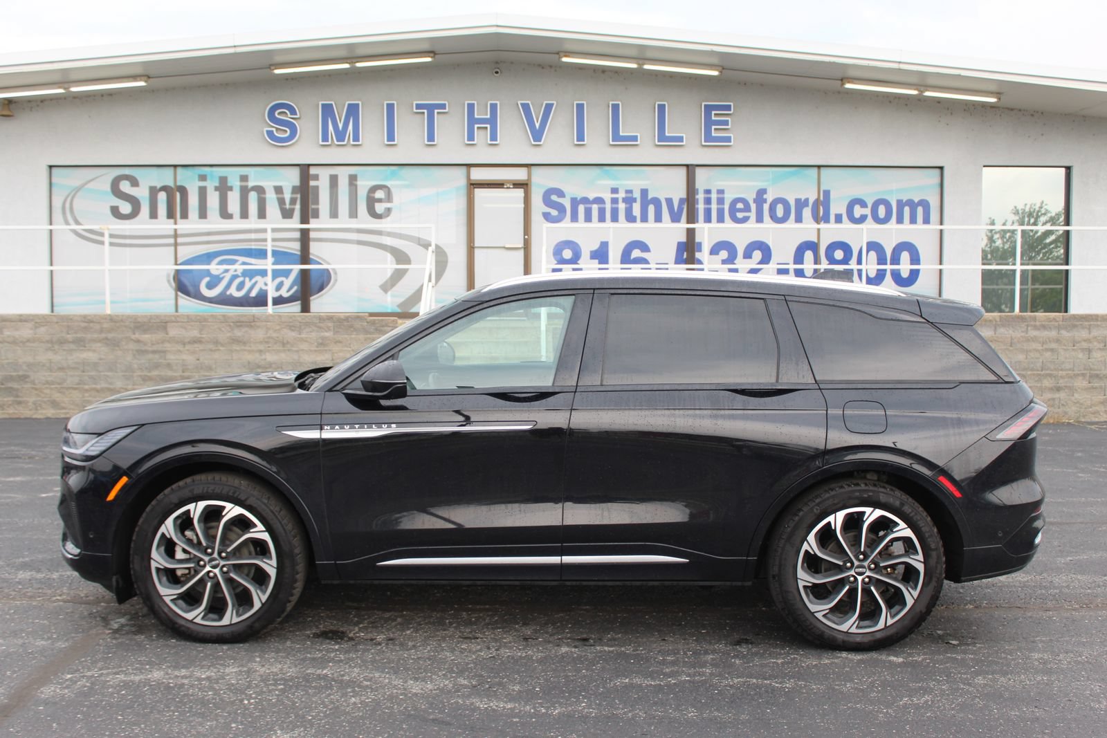 Used 2024 Lincoln Nautilus Reserve w/ Equipment Group 203A AWD/4WD image 3