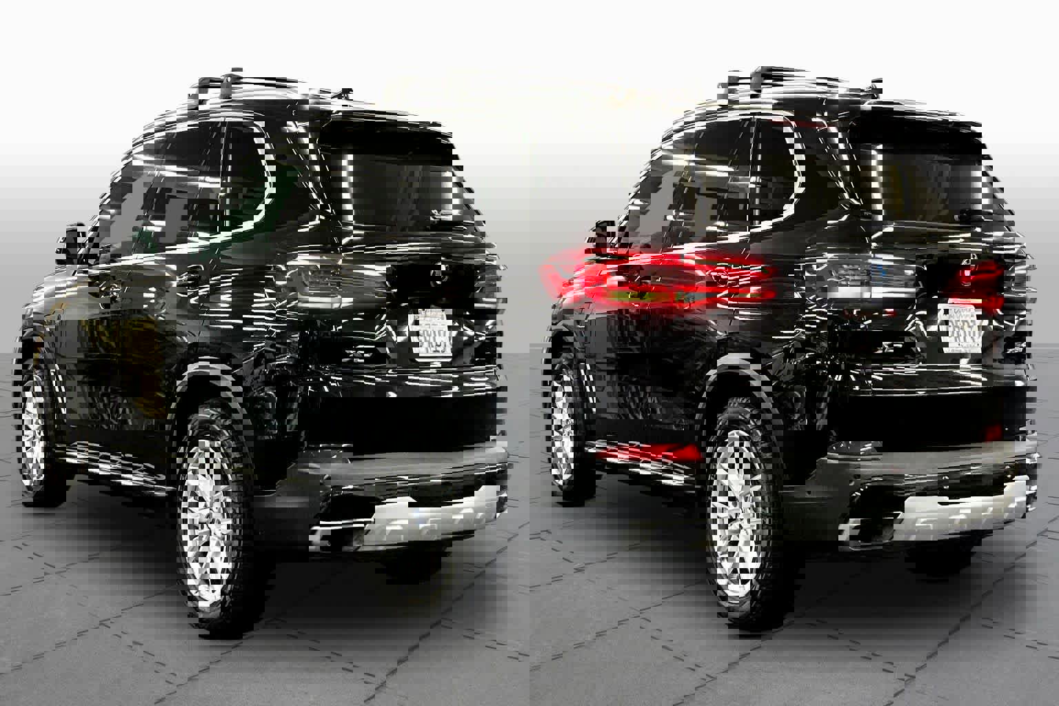 Used 2023 BMW X5 xDrive45e w/ Parking Assistance Package image 11