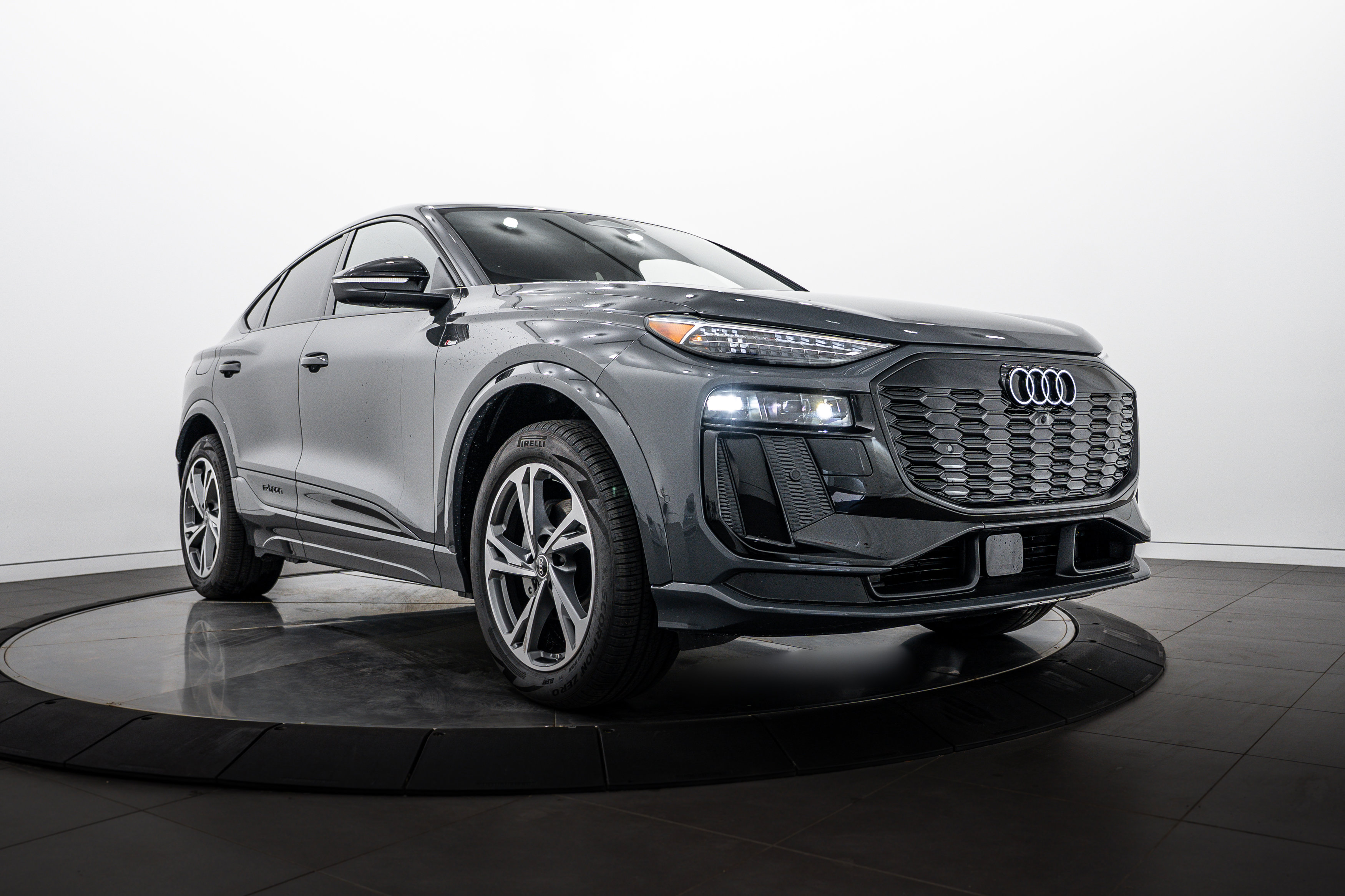 New 2027 Audi Q6 e-tron Premium Plus AWD/4WD video 1